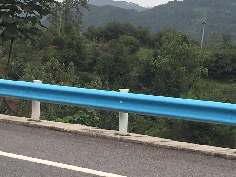 保定路側(cè)護(hù)欄板